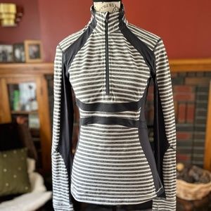 Lululemon long-sleeved half-zip warm up top Size 6